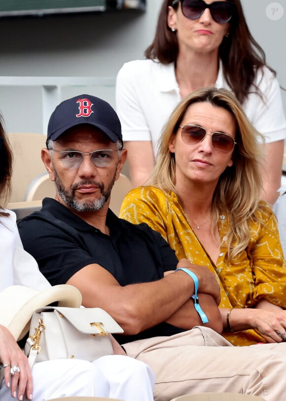 Roschdy Zem et sa compagne Sarah Lavoine en tribunes des Internationaux de France de tennis de Roland Garros 2023 à Paris le 11 juin 2023. © Jacovides-Moreau/Bestimage