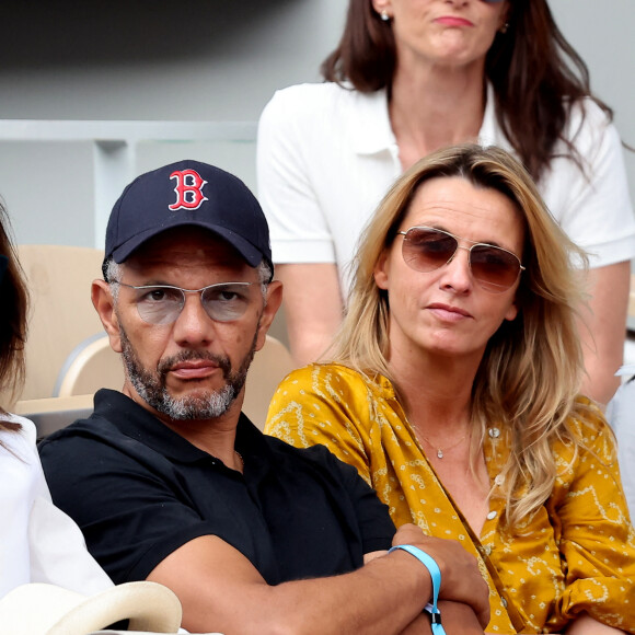 Roschdy Zem et sa compagne Sarah Lavoine en tribunes des Internationaux de France de tennis de Roland Garros 2023 à Paris le 11 juin 2023. © Jacovides-Moreau/Bestimage