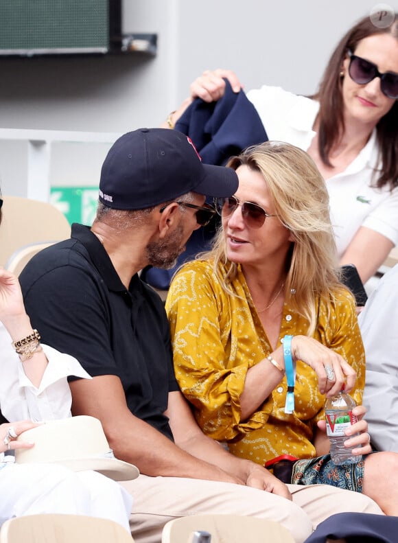 Roschdy Zem et sa compagne Sarah Lavoine en tribunes des Internationaux de France de tennis de Roland Garros 2023 à Paris le 11 juin 2023. © Jacovides-Moreau/Bestimage