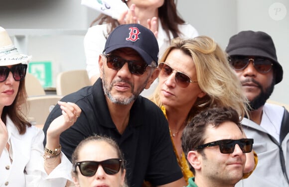 Roschdy Zem et sa compagne Sarah Lavoine en tribunes des Internationaux de France de tennis de Roland Garros 2023 à Paris le 11 juin 2023. © Jacovides-Moreau/Bestimage