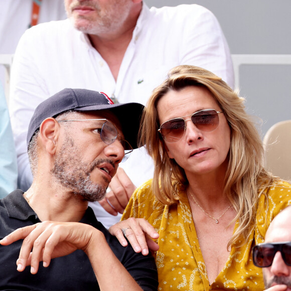 Roschdy Zem et sa compagne Sarah Lavoine en tribunes des Internationaux de France de tennis de Roland Garros 2023 à Paris le 11 juin 2023. © Jacovides-Moreau/Bestimage