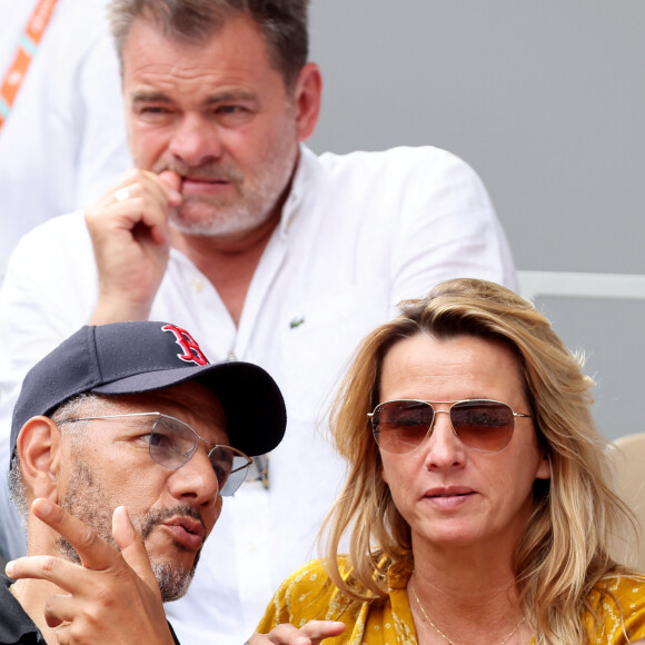 Roschdy Zem et sa compagne Sarah Lavoine en tribunes des Internationaux de France de tennis de Roland Garros 2023 à Paris le 11 juin 2023. © Jacovides-Moreau/Bestimage