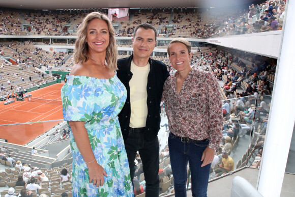 Mary Pierce, Laurent Luyat et Justine Henin sur le plateau de France Télévision - Internationaux de France de Tennis de Roland Garros 2022 - Jour 1 à Paris le 22 Mai 2022. Bertrand Rindoff/Bestimage