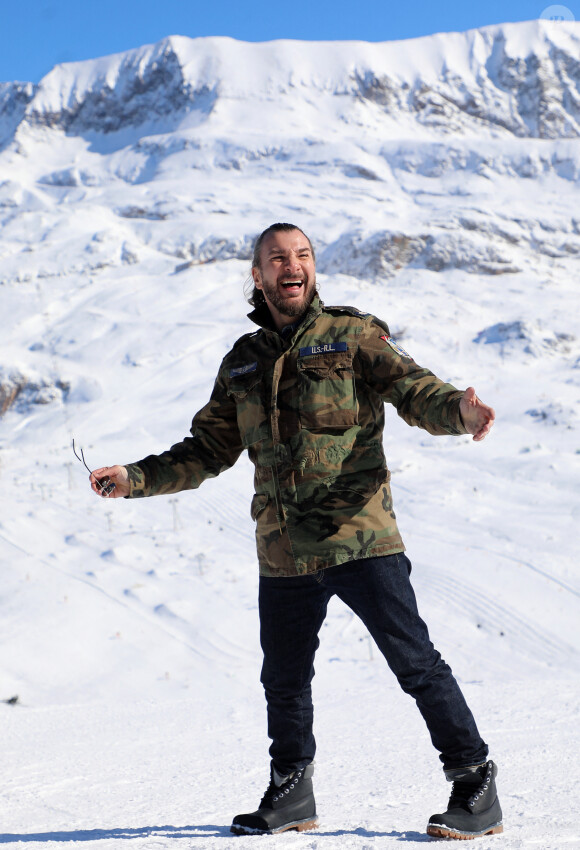 Michaël Youn - Photocall de l'équipe du film "BDE" dans le cadre du 26ème Festival de l'Alpe d'Huez le 21 janvier 2023. © Dominique Jacovides/Bestimage