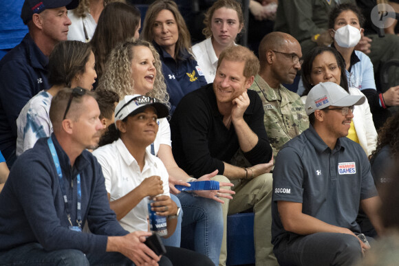 Très détendu, il est apparu au milieu de vétérans pour les Warrior Games.
Le prince Harry dans le public du match de volley-ball assis des Warrior Games 2023 à San Francisco. 12 juin 2023. Photo by U.S. Air Force Photo by Shawn Sprayberry/Cover Images/ABACAPRESS.COM