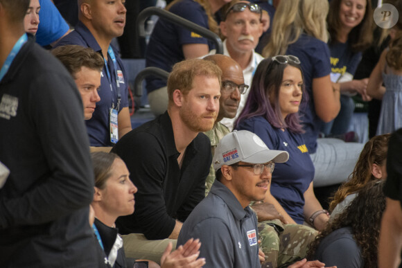 Un événement qui lui tient beaucoup à coeur, notamment depuis son passage dans l'armée.
Le prince Harry dans le public du match de volley-ball assis des Warrior Games 2023 à San Francisco. 12 juin 2023. Photo by U.S. Air Force Photo by Shawn Sprayberry/Cover Images/ABACAPRESS.COM