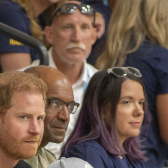 Un événement qui lui tient beaucoup à coeur, notamment depuis son passage dans l'armée.
Le prince Harry dans le public du match de volley-ball assis des Warrior Games 2023 à San Francisco. 12 juin 2023. Photo by U.S. Air Force Photo by Shawn Sprayberry/Cover Images/ABACAPRESS.COM