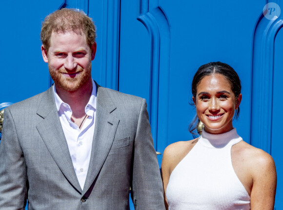 En revanche, sa femme Meghan Markle n'était pas à ses côtés.
Le prince Harry et Meghan Markle lors d'une cérémonie à l'hôtel de ville de Dusseldorf pour le lancement des Invictus Games 2023 le 6 septembre 2022 