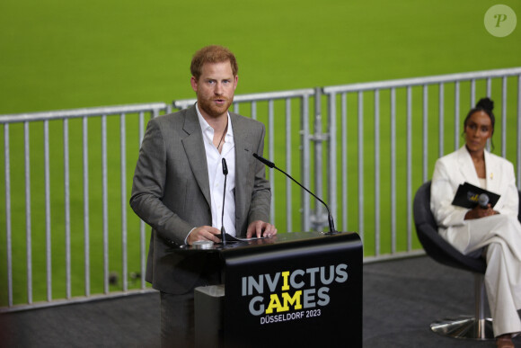 Le prince Harry lors de la conférence de presse des Invictus Games 2023 à Dusseldorf, Allemagne le 6 septembre 2022. © Piero Nigro/Alto Press via ZUMA Press / Bestimage 