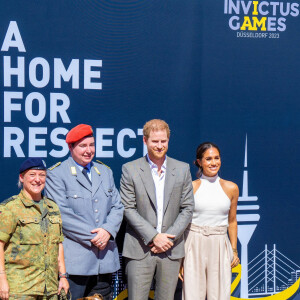 Le prince Harry, duc de Sussex et Meghan Markle, duchesse de Sussex, arrivent à l'hôtel de ville pour l'événement Invictus Games Dusseldorf 2023 One Year to Go, à Düsseldorf, Allemagne, le 6 septembre 2022. 