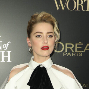 Après avoir perdu une partie de son procès, la jeune femme doit en effet lui donner plus de 5 millions d'euros.
Amber Heard au photocall de la soirée des 14ème "L'Oréal Paris Women of Worth Awards" à New York, le 4 décembre 2019. 