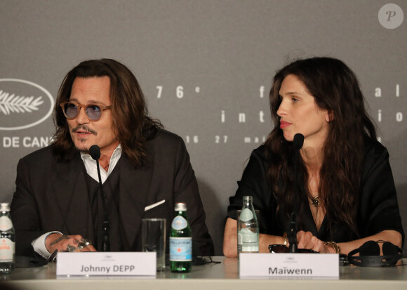 Johnny Depp et Maïwenn Le Besco - Conférence de presse du film "Jeanne du Barry" lors du 76ème Festival International du Film de Cannes. Le 17 mai 2023 © Borde-Jacovides-Moreau / Pool / Bestimage 