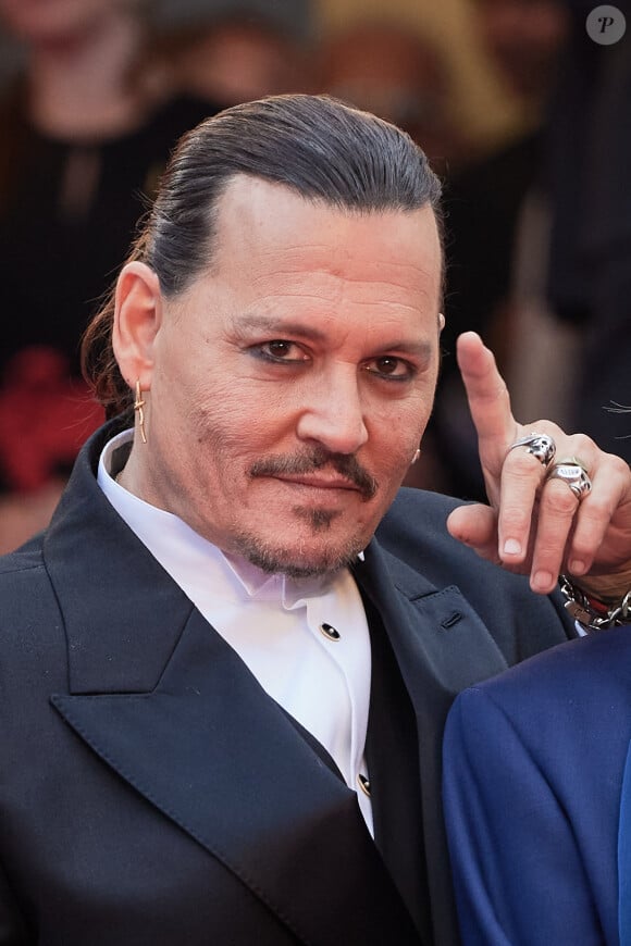 Johnny Depp - Montée des marches du film " Jeanne du Barry " pour la cérémonie d'ouverture du 76ème Festival International du Film de Cannes, au Palais des Festivals à Cannes. Le 16 mai 2023 © Jacovides-Moreau / Bestimage 