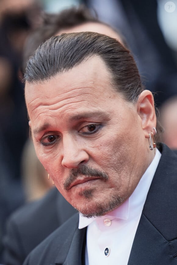 Johnny Depp - Montée des marches du film " Jeanne du Barry " pour la cérémonie d'ouverture du 76ème Festival International du Film de Cannes, au Palais des Festivals à Cannes. Le 16 mai 2023 © Jacovides-Moreau / Bestimage 