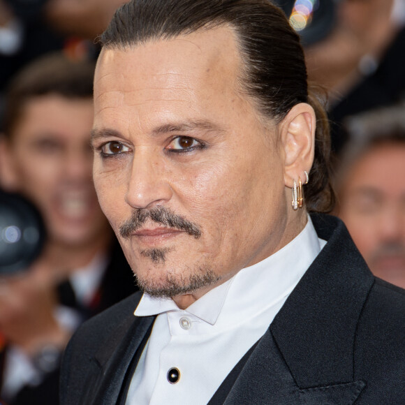 Johnny Depp - Montée des marches du film " Jeanne du Barry " pour la cérémonie d'ouverture du 76ème Festival International du Film de Cannes, au Palais des Festivals à Cannes. Le 16 mai 2023 © Jacovides-Moreau / Bestimage 