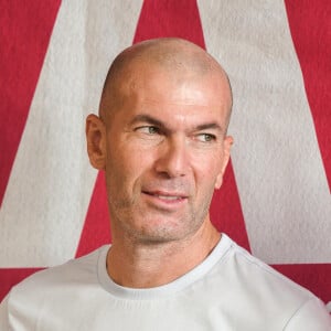 Zinedine Zidane raconte son arrivée à Madrid

Zinedine Zidane lors de la lecture de la dictée ELA aux élèves de la 6ème F du collège Henri Barnier à Marseille.