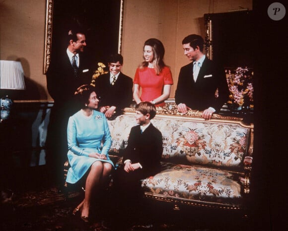 Archives - La reine Elisabeth II d'Angleterre, le prince Philip, duc d'Edimbourg, et leurs enfants, le prince Andrew, le prince Edward, la princesse Anne et le prince Charles. 1972 