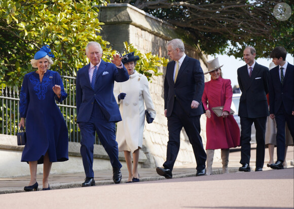 Aujourd'hui, tous les 4 sont toujours aussi proches d'elle.
Le roi Charles III d'Angleterre et Camilla Parker Bowles, reine consort d'Angleterre, la princesse Anne, le prince Andrew d'York, Le prince Edward, duc d'Edimbourg - La famille royale du Royaume Uni arrive à la chapelle Saint George pour la messe de Pâques au château de Windsor le 9 avril 2023. 