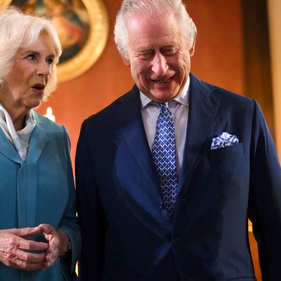 Le roi Charles III d'Angleterre et Camilla Parker Bowles, reine consort d'Angleterre, visite à l'Eglise St Paul, pour marquer son 390ème anniversaire lors de leur visite à Londres, le 17 mai 2023. L'édifice est connu sous le nom d'Eglise des acteurs. 