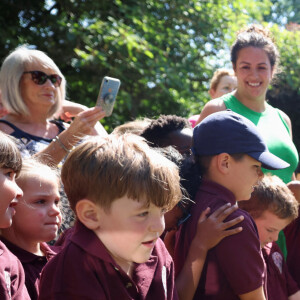 Cet organisme a pour vocation de mobiliser des leaders, des entreprises et des individus pour relever ensemble les plus grands défis de notre société.
Kate Middleton lors d'une visite au Riversley Park Children's Centre de Nuneaton, le 15 juin 2023.