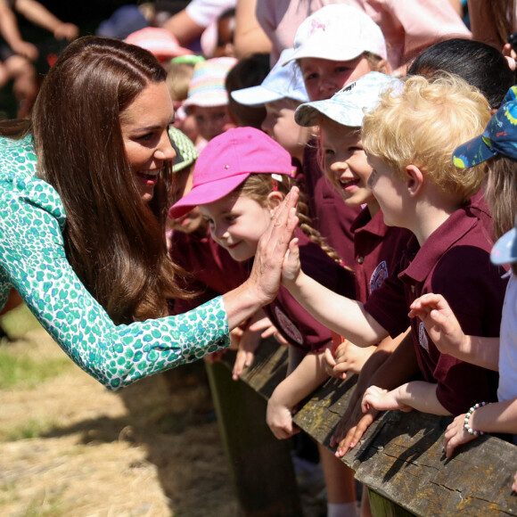 La princesse avait opté pour un look étonnant aux motifs léopard.
Kate Middleton lors d'une visite au Riversley Park Children's Centre de Nuneaton, le 15 juin 2023.