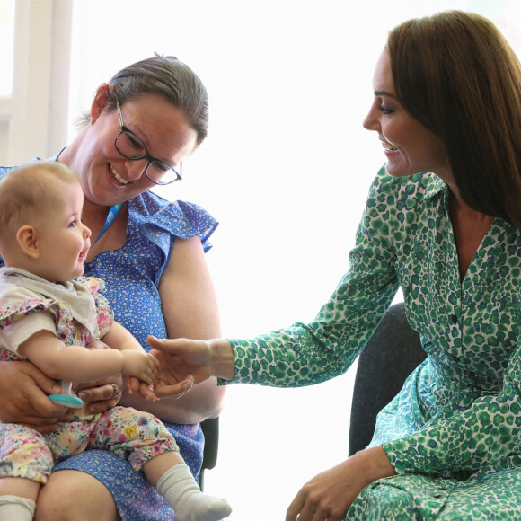 Elle a vécu un drôle de moment, quand un bébé a interrompu son discours en rotant
Kate Middleton lors d'une visite au Riversley Park Children's Centre de Nuneaton, le 15 juin 2023.