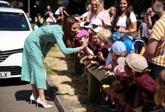 Kate Middleton lors d'une visite au Riversley Park Children's Centre de Nuneaton, le 15 juin 2023.