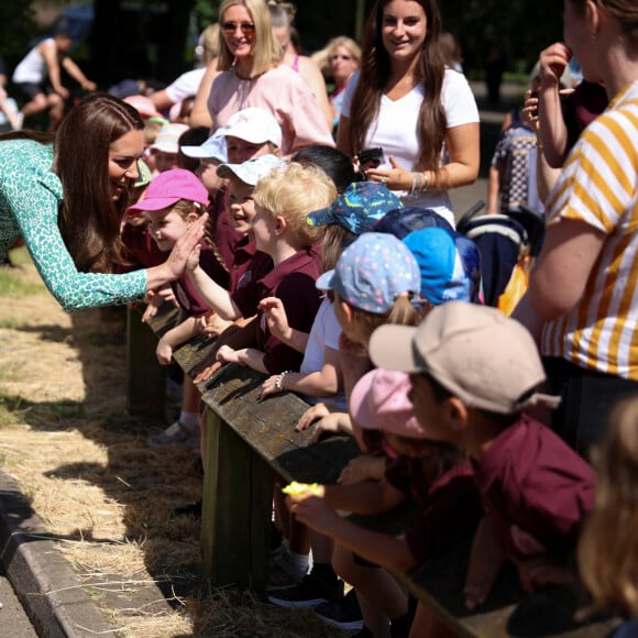 Kate Middleton lors d'une visite au Riversley Park Children's Centre de Nuneaton, le 15 juin 2023.