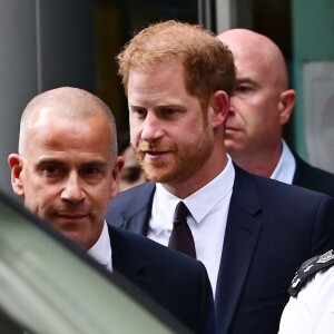 Né au mois de novembre, le roi Charles III va avoir droit à une célébration de son anniversaire un brin à l'avance.
Le prince Harry, duc de Sussex, à la sortie de la la Haute Cour de Londres pour témoigner contre un tabloïd accusé de piratage de messageries téléphoniques. C'est la première apparition d'un membre de la famille royale à la barre en plus d'un siècle, à Londres, Royaume Uni.