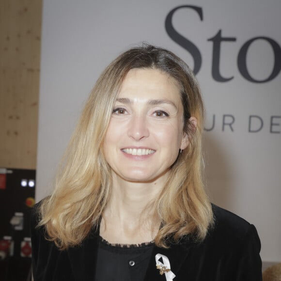 Julie Gayet - Festival du Livre de Paris 2023 au Grand Palais Éphémère - Paris le 22/04/2023 - © Jack Tribeca / Bestimage 