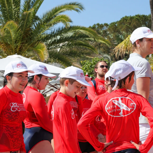 La princesse Charlène de Monaco - Journée "Water Safety Day, pour la prévention de la noyade" sur la plage du Larvotto à Monaco le 12 juin 2017 Cet événement est organisé par sa Fondation, le Centre de Sauvetage Aquatique de Monaco (CSAM) et Cap O Pas Cap (association française) en partenariat avec la Croix-Rouge monégasque. À la veille de la saison estivale, les messages de la Fondation princesse Charlène de Monaco sont plus que jamais d'actualité : sensibiliser le grand public aux dangers de l'eau, enseigner aux enfants les mesures de prévention et leur apprendre à nager. © Olivier Huitel / Pool restreint Monaco / Bestimage 