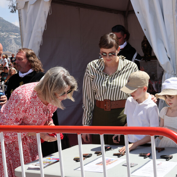 La princesse Caroline de Hanovre, la princesse Charlene, Le prince Jacques de Monaco, marquis des Baux, La princesse Gabriella de Monaco, comtesse de Carladès, Le prince Albert II de Monaco - 4ème rencontre des sites historiques Grimaldi sur la place du palais Princier à Monaco le 10 juin 2023. © Claudia Albuquerque / Bestimage 