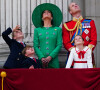 Et lui a dit qu'il était temps de s'en aller
Le prince George, le prince Louis, la princesse Charlotte, Kate Catherine Middleton, princesse de Galles, le prince William de Galles - La famille royale d'Angleterre sur le balcon du palais de Buckingham lors du défilé "Trooping the Colour" à Londres. Le 17 juin 2023 
