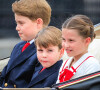 Le prince George s'est fait remarquer
Le prince George, le prince Louis, la princesse Charlotte de Galles - La famille royale d'Angleterre lors du défilé "Trooping the Colour" à Londres.