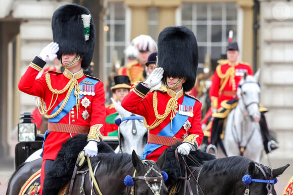 Il ne pouvait s'empêcher d'éternuer
Le prince William de Galles, le duc Edward d'Edimbourg - La famille royale d'Angleterre lors du défilé "Trooping the Colour" à Londres. Le 17 juin 2023 