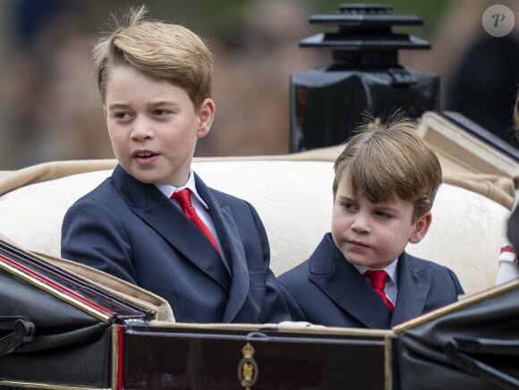 Louis et Charlotte l'ont regardé en train d'éternuer
Le prince George, le prince Louis de Galles - La famille royale d'Angleterre lors du défilé "Trooping the Colour" à Londres. Le 17 juin 2023