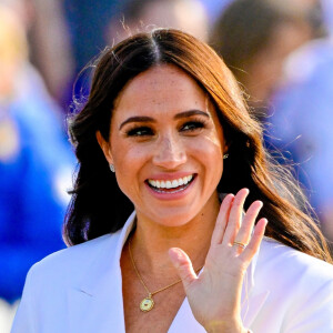 Un post Instagram de Meghan Markle pourrait coûter 200 000 euros.
Meghan Markle assiste à un engagement à la veille des Invictus Games 2020 aux Pays-Bas, à La Haye, le 15 avril 2022.
© Backgrid USA / Bestimage