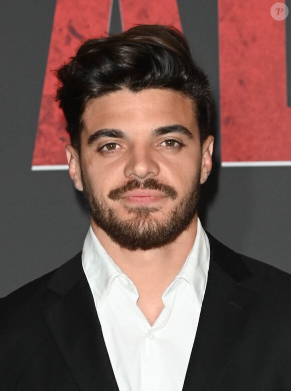 Romain Ntamack - Photocall de l'avant-première du film "Le Stade" au Grand Rex à Paris le 4 avril 2022. Le 13 avril sortira le film "Le Stade", le film sur le Stade Toulousain. Une immersion cinématographique inédite retraçant la saison dernière auréolée d'un doublé historique Champions Cup - Top 14. Le club de rugby de la ville rose, le plus titré de France et d'Europe, a ouvert en grand ses portes aux réalisateurs E. Hannezo et M. Vollaire. © Coadic Guirec / Bestimage