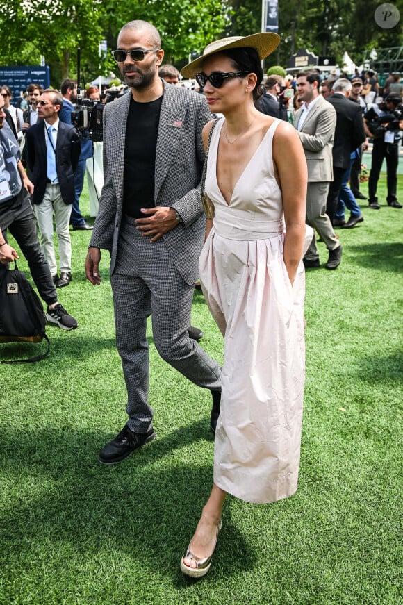 Tony Parker et sa femme Alizé Lim au photocall de la 174ème édition du Prix de Diane Longines à l'hippodrome de Chantilly, France, le 18 juin 2023. © Matthieu Mirville/Bestimage 