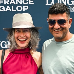 Anne Brochet a profité de l'évènement pour présenter son nouveau compagnon
Anne Brochet et son compagnon au photocall de la 174ème édition du Prix de Diane Longines à l'hippodrome de Chantilly, France, le 18 juin 2023. © Matthieu Mirville/Bestimage 