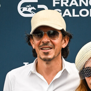 Vahina Giocante et son compagnon François Chopard au photocall de la 174ème édition du Prix de Diane Longines à l'hippodrome de Chantilly, France, le 18 juin 2023. © Matthieu Mirville/Bestimage 