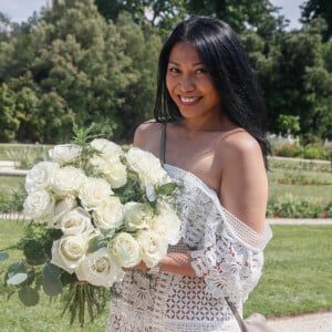 "Ce moment a une signification toute particulière", a déclaré la chanteuse dans un discours.
Exclusif - Anggun - Baptême de la "rose Anggun" à l'occasion du 116ème concours de roses nouvelles au parc de Bagatelle à Paris, France. Le 15 juin 2023. © Christophe Clovis / Bestimage