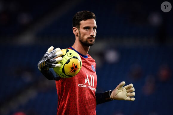 Il aurait communiqué avec ses proches par des gestes. 
Sergio Rico dans un état préoccupant après un accident de cheval en Espagne - Sergio Rico ( 16 - PSG ) - Echauffement - - Le Paris Saint-Germain (PSG) l'emporte 1-0 face à Metz au Parc des Princes à Paris le 16 septembre 2020. © Federico Pestellini / Panoramic / Bestimage