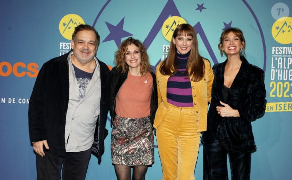 Didier Bourdon, Carine Ribert, Frédérique Bel, Caroline Anglade pour le film "38,5 Quai des orfèvres" - Photocall de la cérémonie de clôture du 26ème Festival de l'Alpe d'Huez le 21 janvier 2023. © Dominique Jacovides/Bestimage