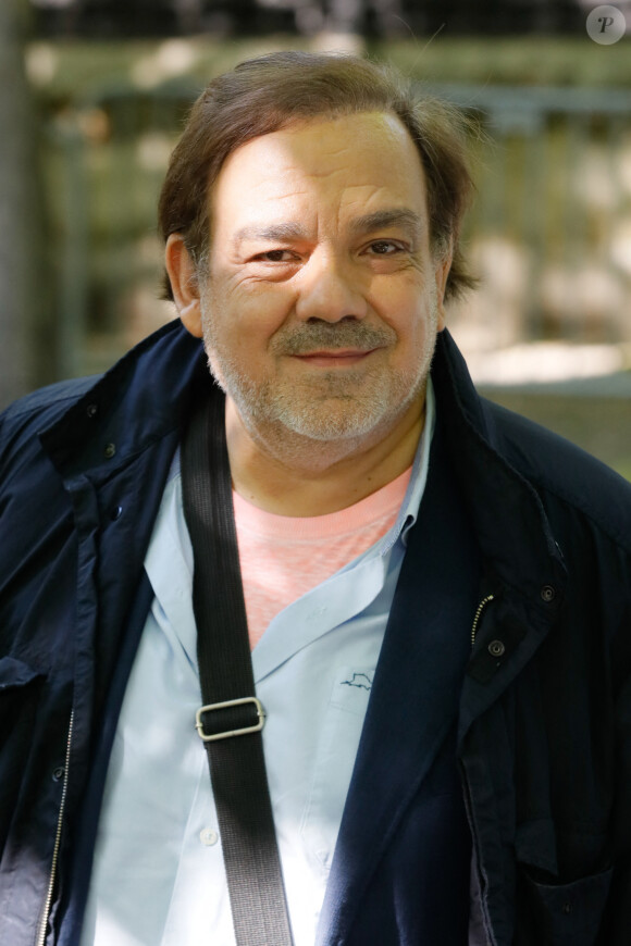 L'acteur français Didier Bourdon sort de l'enregistrement de l'émission "Vivement Dimanche" au studio Gabriel à Paris, France, le 22 avril 2021, présentée par Michel Drucker et diffusée le 16 mai 2021. © Christophe Clovis/Bestimage 