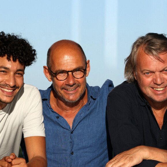 Eric Viellard, Bernard Campan et Mounir Amamra au Château Pédesclaux à Pauillac pour la présentation du film "La Dégustation" du réalisateur I.Calbérac - "Les Vendanges du 7ème Art", Festival International du Film en Médoc, à Pauillac, France, le 12 juillet 2022. © Jean-Marc Lhomer/Bestimage