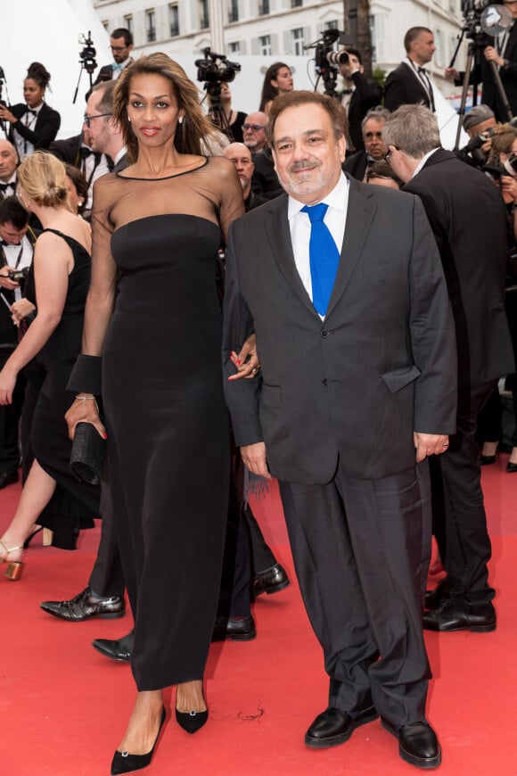 Didier Bourdon et sa femme Marie-Sandra - Montée des marches du film "Douleur et Gloire" lors du 72ème Festival International du Film de Cannes. Le 17 mai 2019 © Jacovides-Moreau / Bestimage  Red carpet for the movie "Dolor y Gloria" during the 72nd Cannes International Film festival. On may 17th 2019 