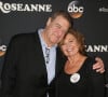 Visiblement aminci, ce dernier aurait perdu pas moins de 90 kilos ! 

Roseanne Barr, John Goodman - Les célébrités posent lors du photocall de la première du film "Roseanne'' à Burbank le 23 mars 2018 