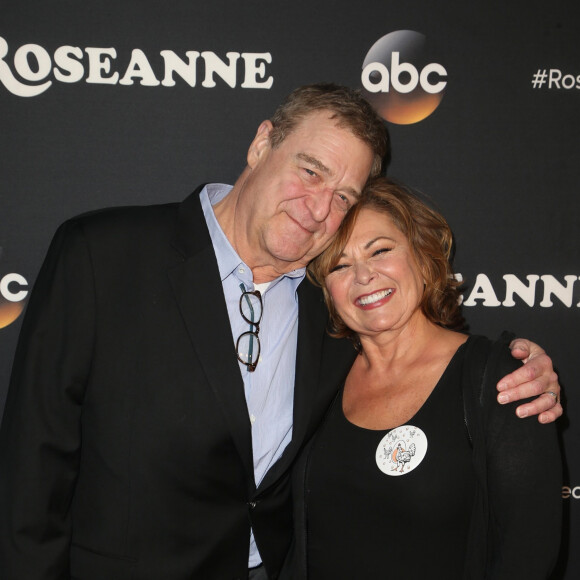Visiblement aminci, ce dernier aurait perdu pas moins de 90 kilos ! 
Roseanne Barr, John Goodman - Les célébrités posent lors du photocall de la première du film "Roseanne'' à Burbank le 23 mars 2018 