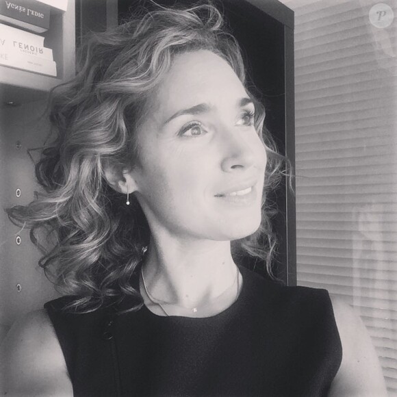 La présentatrice du JT de 13h de TF1 est apparue dès ce lundi 19 janvier 2023 avec une attelle au poignet.
Marie-Sophie Lacarrau sur Instagram en juin 2018.